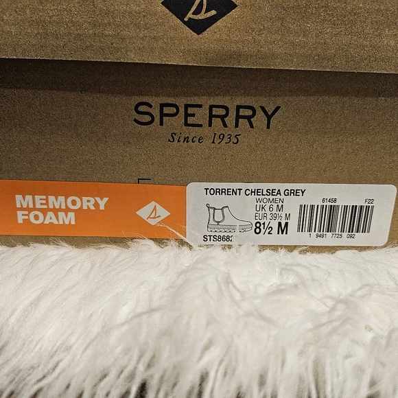 πSOLDπSperry Torrent Chelsea Grey Boot NIB - Picture 9 of 9